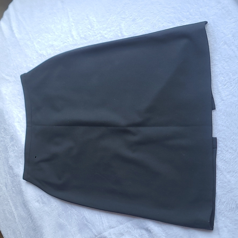 Banana Republic Black Pencil Skirt | Size 2 | Italian Wool | Stretch and Zip Up - Picture 2 of 6